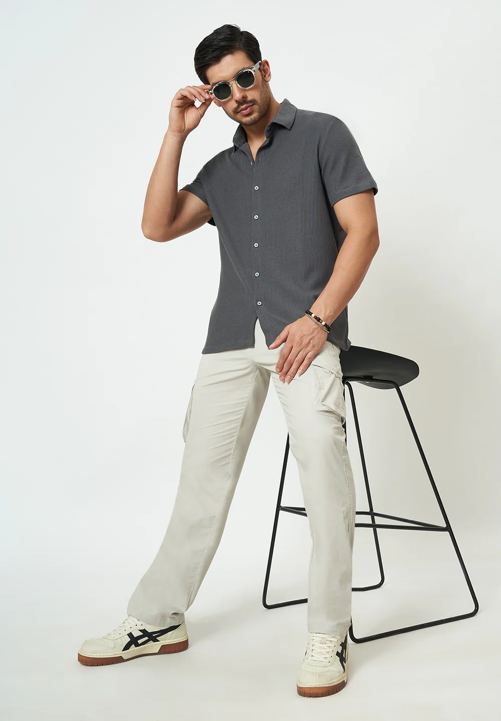 Men Grey Textured Casual Shirt - Image 4