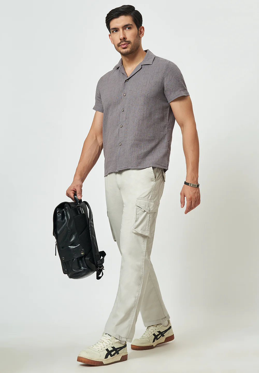 Men Grey Textured Casual Shirt - Image 2